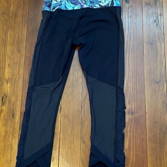 LULULEMON *RARE* var-city crop size 6 - Picture 2 of 7